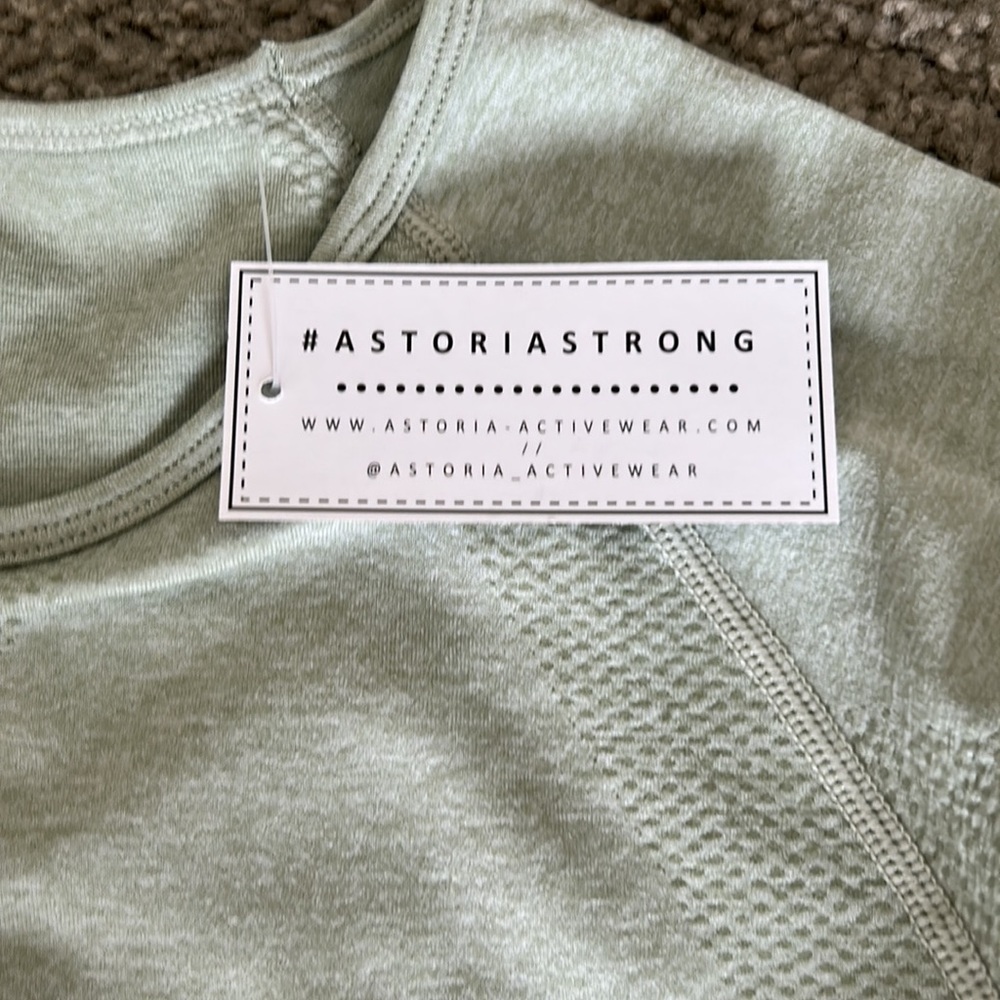 LIGHT GREEN WORKOUT LONG SLEEVE - Picture 4 of 4